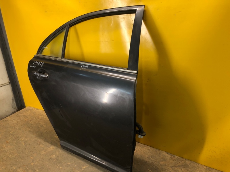 Дверь задняя правая AVENSIS 03-08