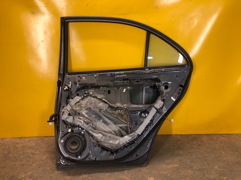 Дверь задняя правая AVENSIS 03-08