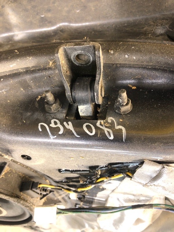 Ограничитель двери задний правый TOYOTA AVENSIS 03-08 68630-05040 Б/У