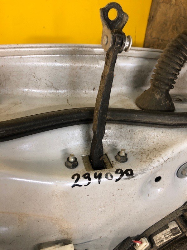 Запчасть ограничитель двери передний левый LEXUS IS250/350 05-13 68620-53020 Б/У Ограничитель двери передний левый LEXUS IS250/350 05-13 68620-53020 Б/У