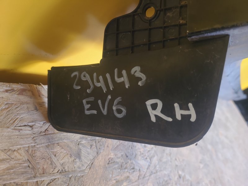 Накладка порога наружная правая EV6 21-