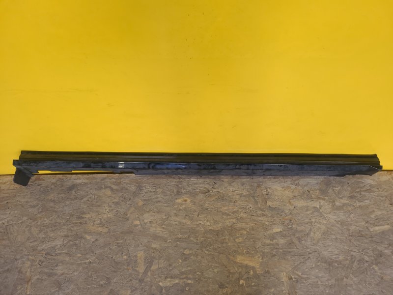 Запчасть накладка порога наружная правая KIA EV6 21- 87754CV300 Б/У Накладка порога наружная правая KIA EV6 21- 87754CV300 Б/У