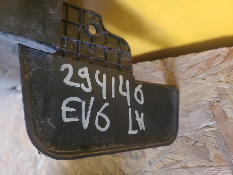 Накладка порога наружная левая EV6 21-