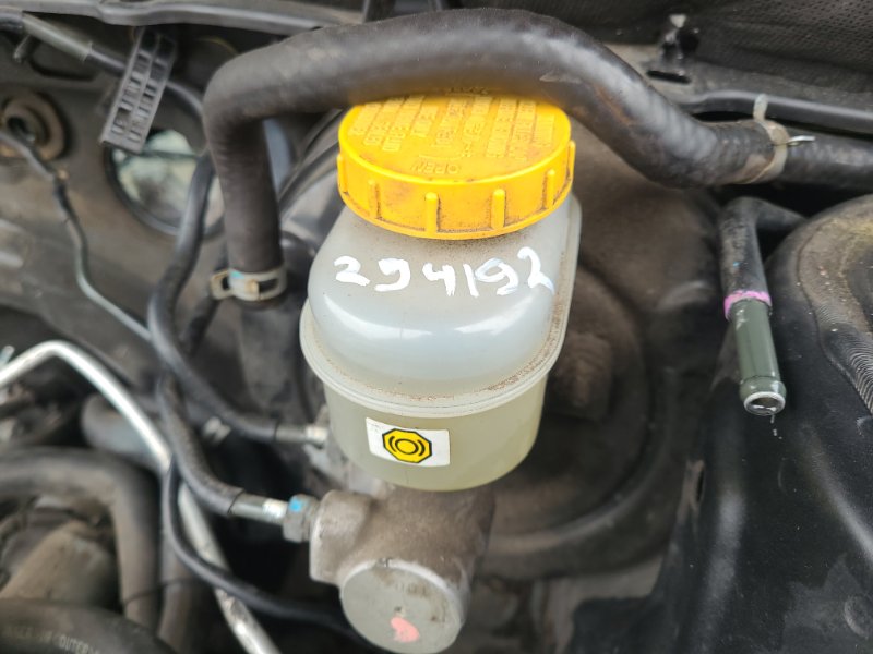 Бачок главного тормозного цилиндра SUBARU OUTBACK 09-14 BR 26401AJ000 Б/У