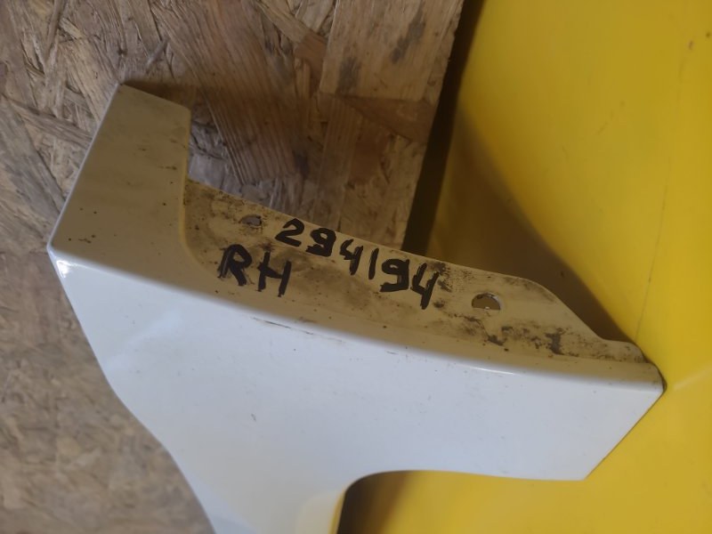 Накладка порога наружная правая LEAF 18- Накладка порога наружная правая LEAF 18-