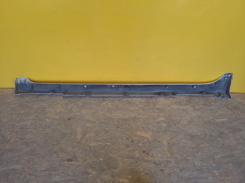 Накладка порога наружная правая NISSAN LEAF 18- Накладка порога наружная правая NISSAN LEAF 18-