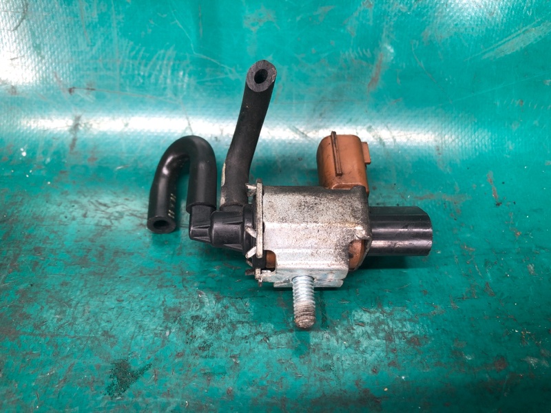 Клапан электромагнитный (вакуумный) MAZDA 3 BL 09-13 2.0 LF