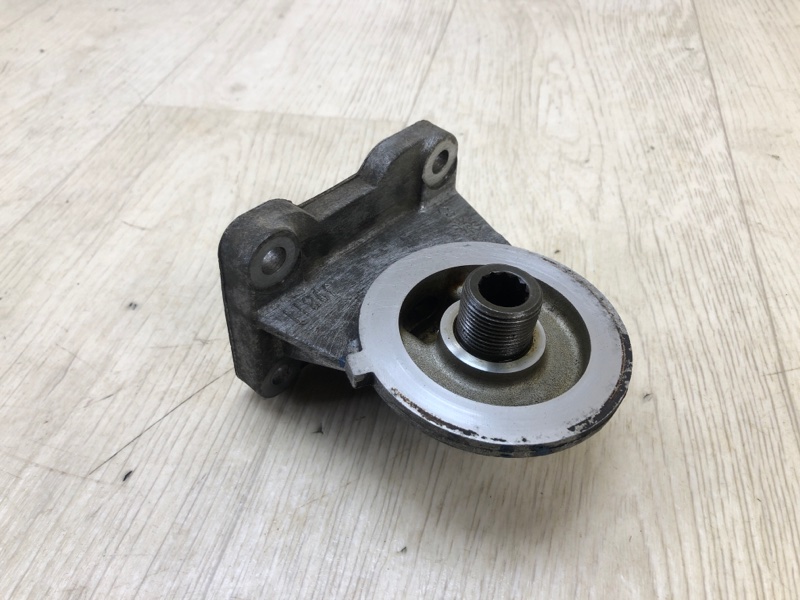 Запчасть кронштейн масляного фильтра DODGE AVENGER 07-14 2013 JS 2.4 ED3 5047079AA Б/У Кронштейн масляного фильтра DODGE AVENGER 07-14 2013 JS 2.4 ED3 5047079AA Б/У