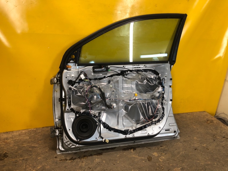 Дверь передняя правая AVENSIS 03-08 Дверь передняя правая AVENSIS 03-08