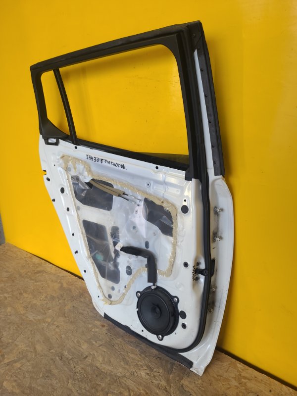 Дверь задняя левая LEAF 18-