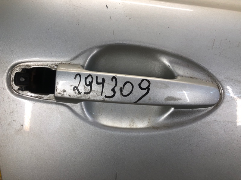 Ручка двери наружная передняя правая TOYOTA AVENSIS 03-08 69211-05903 Б/У