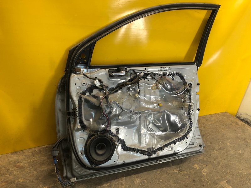 Дверь передняя правая AVENSIS 03-08