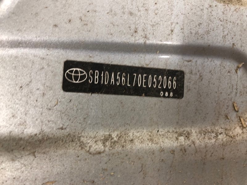 Дверь передняя правая AVENSIS 03-08