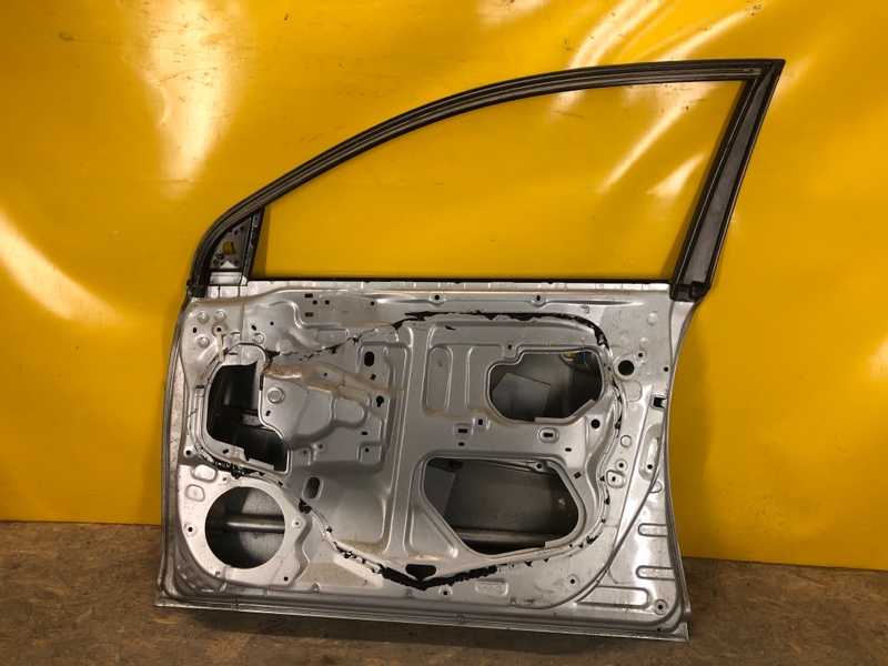 Дверь передняя правая AVENSIS 03-08