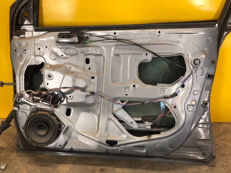 Стеклоподъемник передний правый TOYOTA AVENSIS 03-08 69810-05050 Б/У