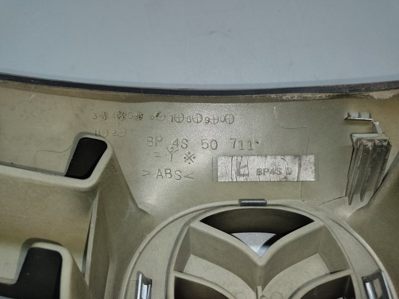 Решетка радиатора MAZDA 3 BK 03-08 Решетка радиатора MAZDA 3 BK 03-08