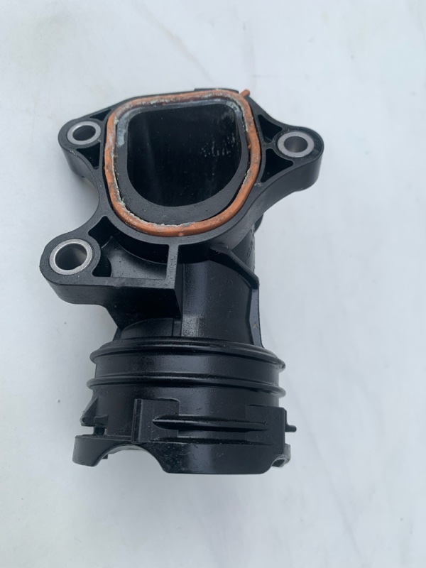 Фланец системы охлаждения MERCEDES E-CLASS C207 09-16 A207 M276957 3.5L