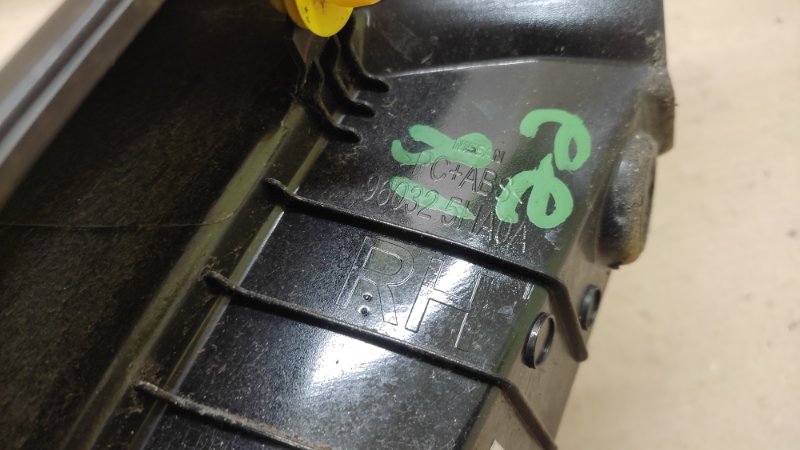 Спойлер крышки багажника задний правый X-TRAIL/ROGUE T32 13-20 2017 2.5 QR25DE