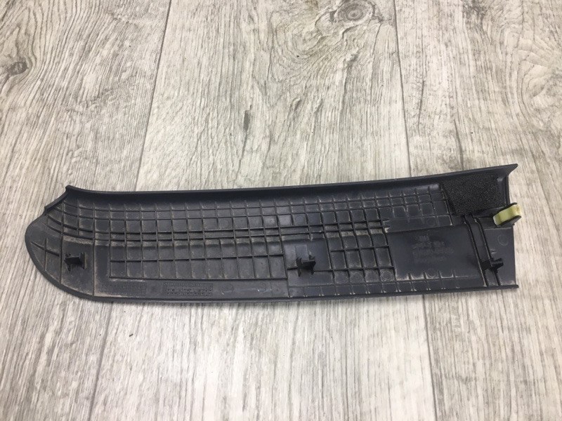 Накладка в салоне правая TACOMA 05-15 2007 GRN270 4.0 1GRFE