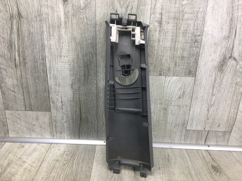 Накладка в салоне правая TACOMA 05-15 2007 GRN270 4.0 1GRFE