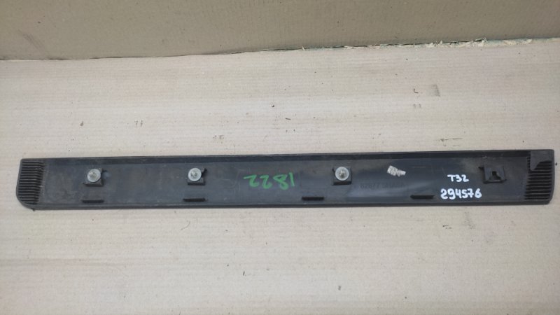 Накладка двери задняя левая X-TRAIL/ROGUE T32 13-20 2017 2.5 QR25DE