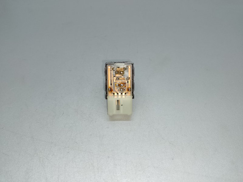 Кнопка обогрева сидений задняя правая SONATA YF 10-14 2012 2.4 G4KK