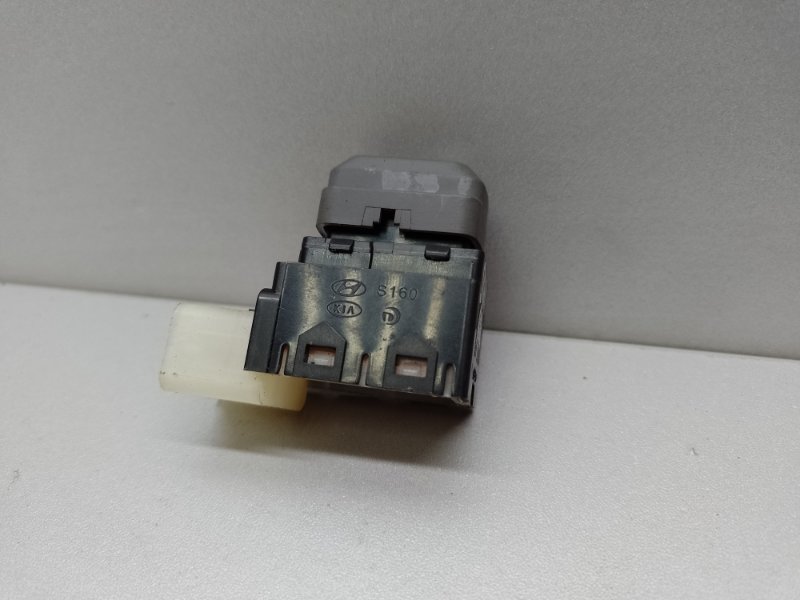 Кнопка обогрева сидений задняя правая SONATA YF 10-14 2012 2.4 G4KK