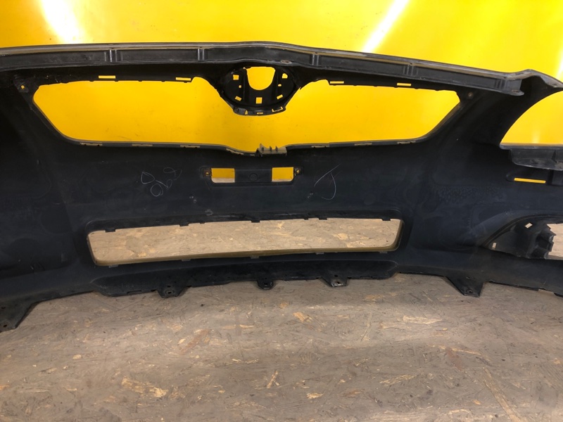 Бампер передний AVENSIS 03-08