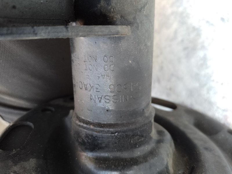 Амортизатор передний левый PATHFINDER R52 12-21 2013 3.5 VQ35DE