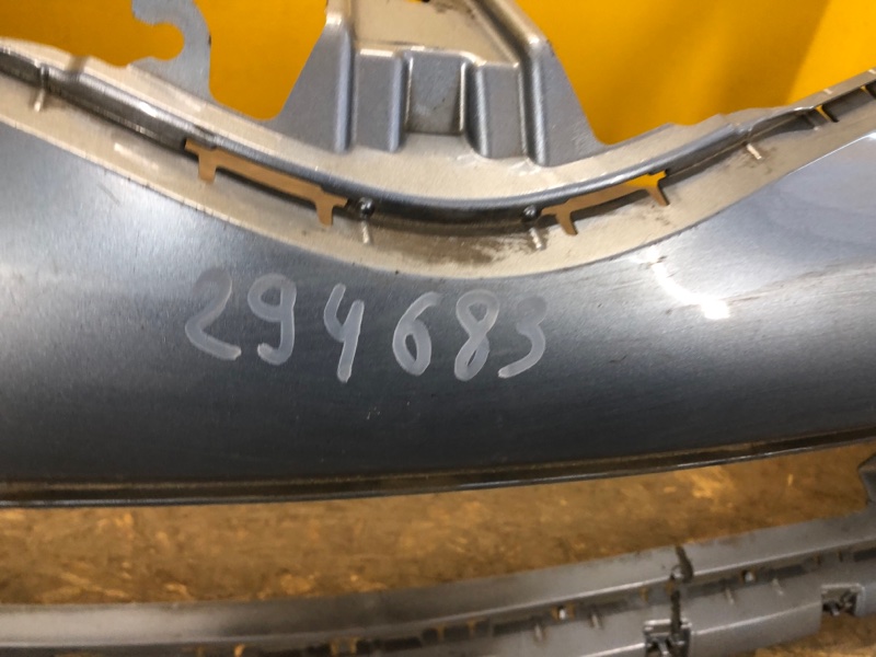 Бампер передний AURIS 13-18