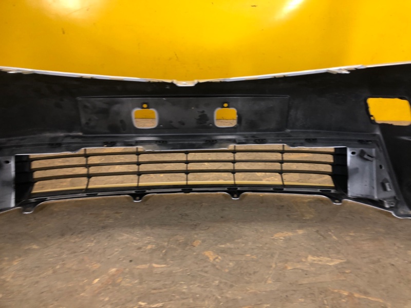 Бампер передний COROLLA 12-19 E180 Бампер передний COROLLA 12-19 E180