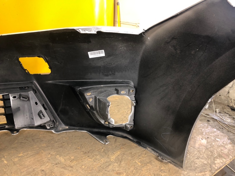 Бампер передний COROLLA 12-19 E180 Бампер передний COROLLA 12-19 E180