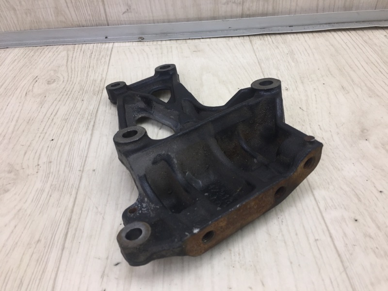 Кронштейн опоры двигателя TOYOTA VENZA 09-16 AGV10 2.7 1ARFE