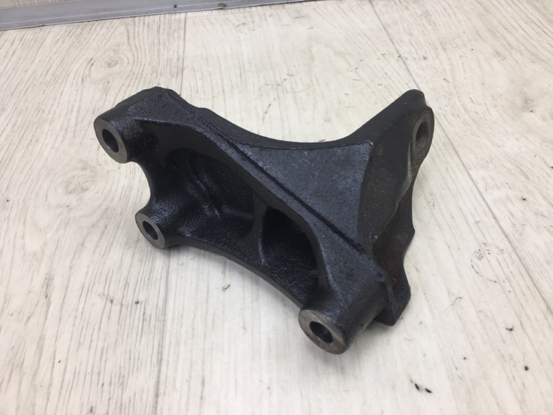 Кронштейн двигателя правый TOYOTA VENZA 09-16 AGV10 2.7 1ARFE