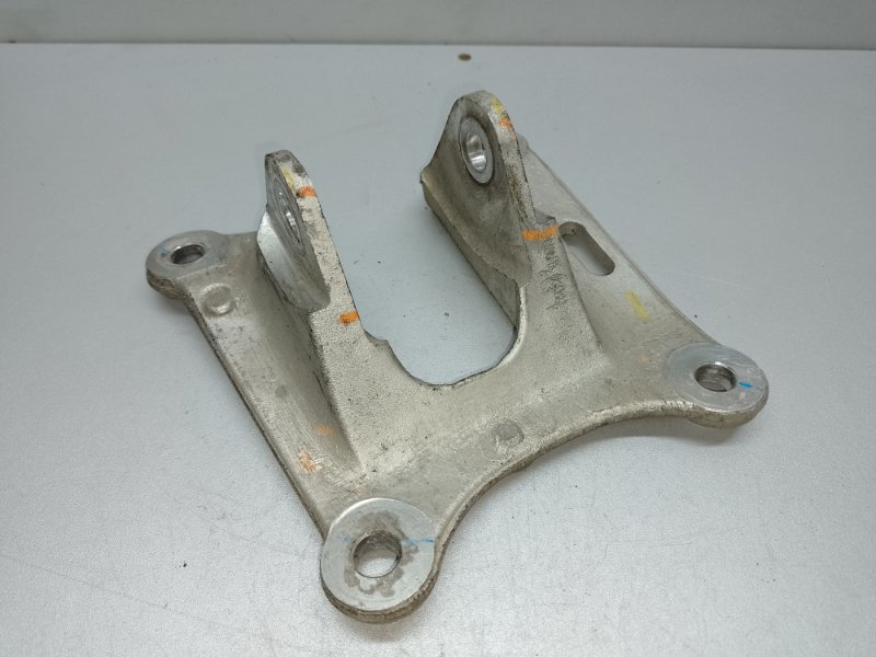 Запчасть крепление рычага подвески заднее левое CHEVROLET MALIBU 15- 2018 LFV 1.5T 22947237 Б/У Крепление рычага подвески заднее левое CHEVROLET MALIBU 15- 2018 LFV 1.5T 22947237 Б/У