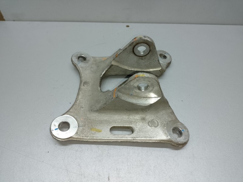 Крепление рычага подвески заднее левое CHEVROLET MALIBU 15- LFV 1.5T Крепление рычага подвески заднее левое CHEVROLET MALIBU 15- LFV 1.5T