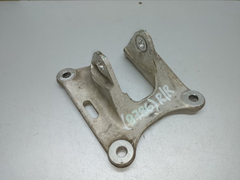 Запчасть крепление рычага подвески заднее правое CHEVROLET MALIBU 15- 2018 LFV 1.5T 22947238 Б/У Крепление рычага подвески заднее правое CHEVROLET MALIBU 15- 2018 LFV 1.5T 22947238 Б/У