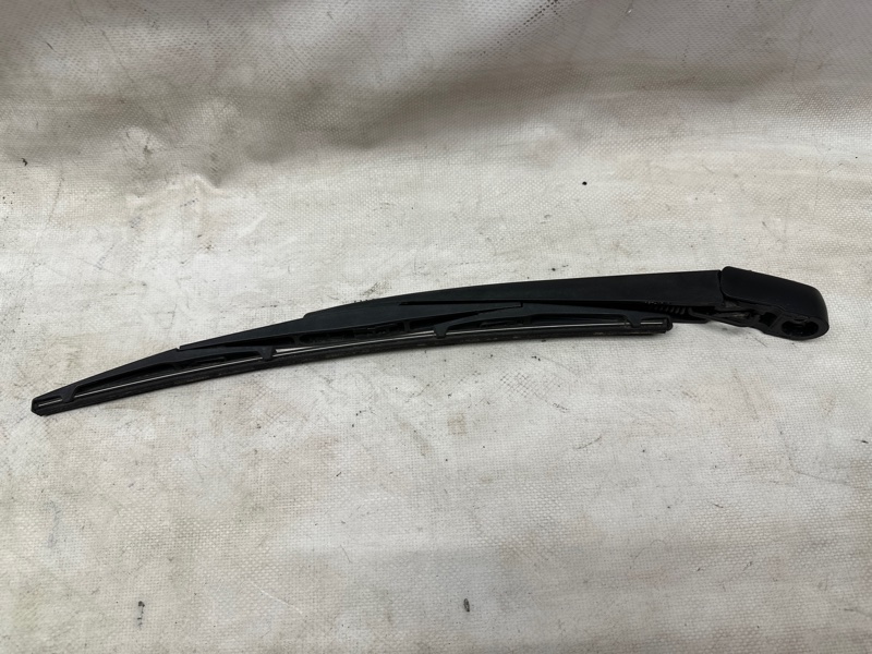 Поводок стеклоочистителя задний TRIBECA B10 07-13