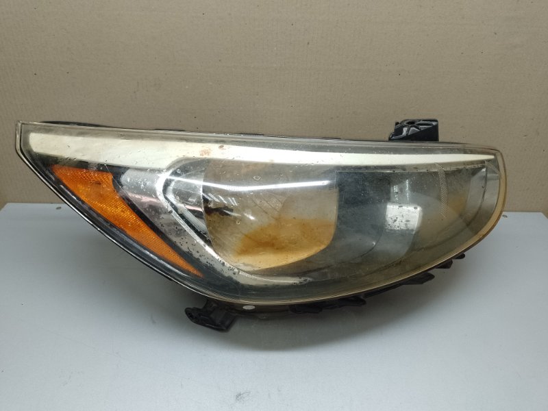 Фара передняя правая HYUNDAI ACCENT RB 10- 2015 1.6 G4FD 92102-1R710 Б/У