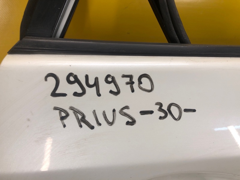 Дверь задняя правая PRIUS - 30 09-17