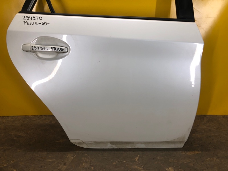 Дверь задняя правая PRIUS - 30 09-17
