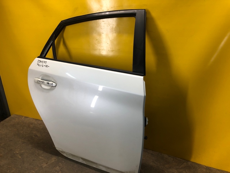 Дверь задняя правая PRIUS - 30 09-17
