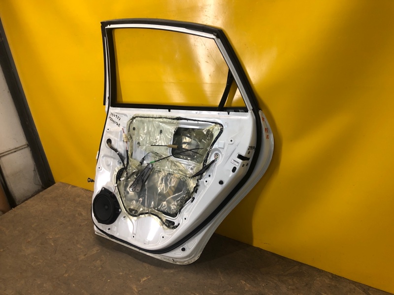 Дверь задняя правая PRIUS - 30 09-17