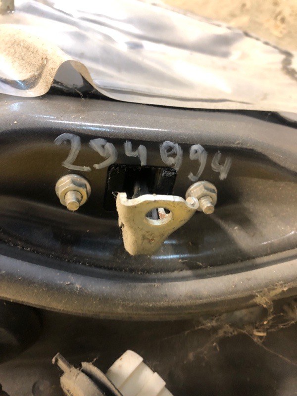 Ограничитель двери задний правый TOYOTA COROLLA 150 06-13 68630-12121 Б/У