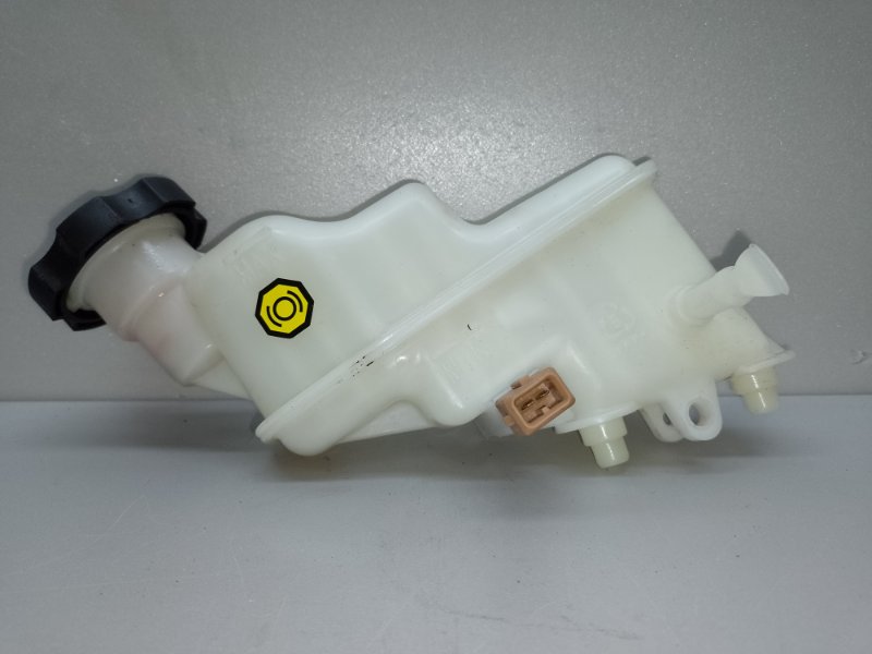 Бачок главного тормозного цилиндра HYUNDAI ACCENT RB 10- 2015 1.6 G4FD 58511-1R100 Б/У