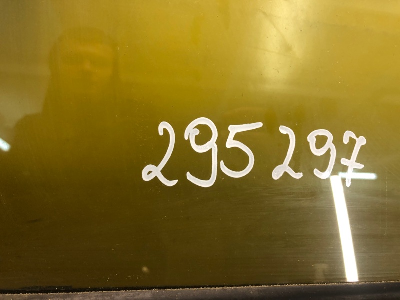 Стекло двери заднее правое COROLLA 150 06-13