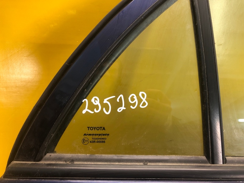 Стекло двери глухое заднее правое TOYOTA COROLLA 150 06-13 68123-12800 Б/У