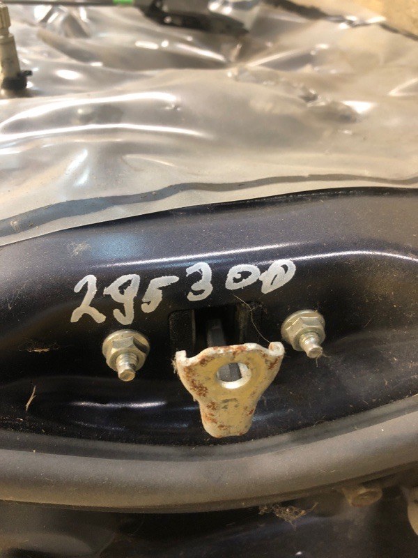 Ограничитель двери задний правый TOYOTA COROLLA 150 06-13 68630-12121 Б/У