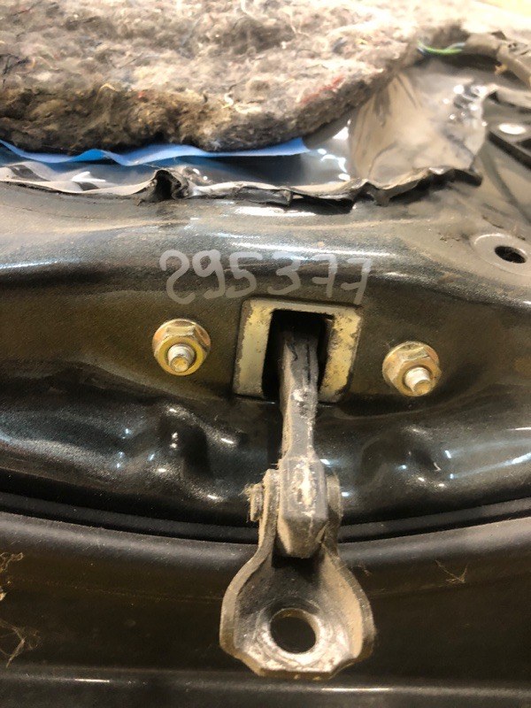 Ограничитель двери передний правый TOYOTA COROLLA 120 00-07 68610-12170 Б/У