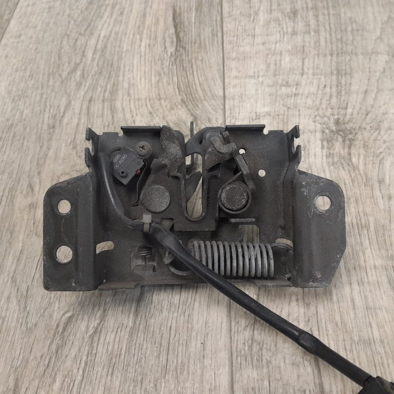 Замок капота OUTLANDER XL 05-13